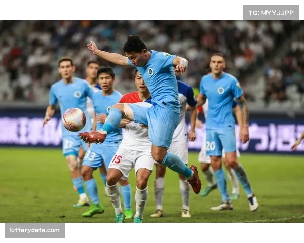 深圳新鹏城主场5-2大胜武汉三镇，本科维奇头球双响